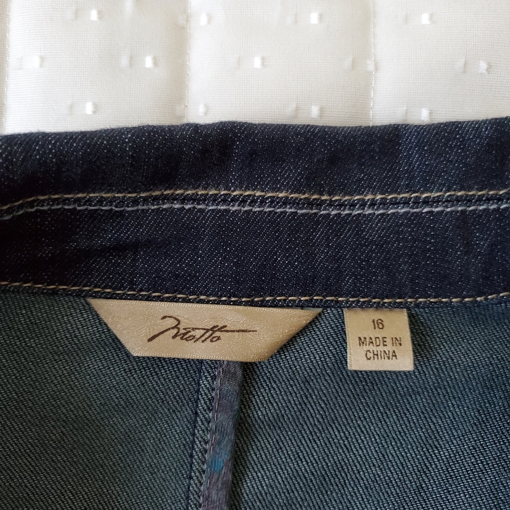 Denim jacket. - Picture 3 of 7